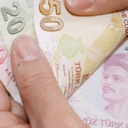 Evden Eve Nakliyat Fiyatları İstanbul nakliyat fiyat listesi ile ücret hesaplama fiyat teklifi almak kolay. 1+1, 2+1 ev taşıma fiyatı 3+1 ev taşıma fiyatı